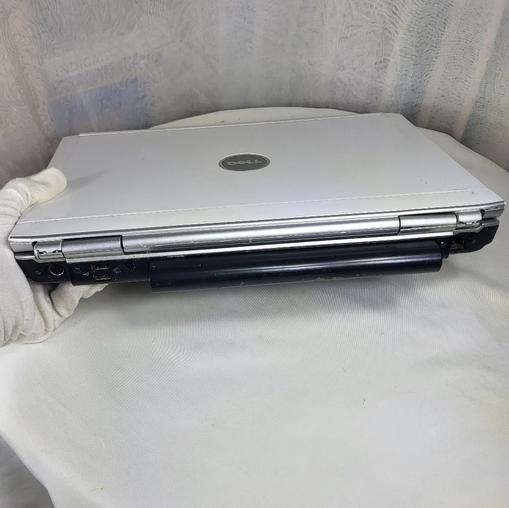 Parts Only or Repair Dell Inspiron 1521 Laptop Gloss White